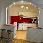 Appartement And Heart Of The