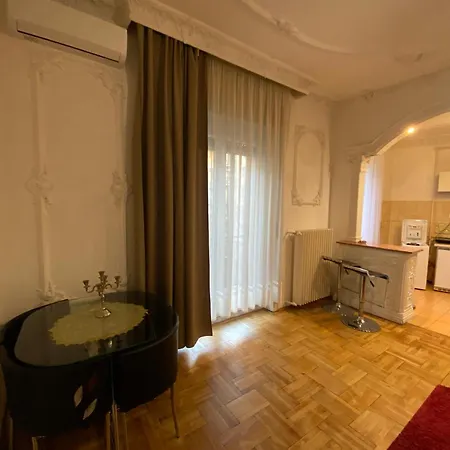 Apartment And Heart Of The Budapest