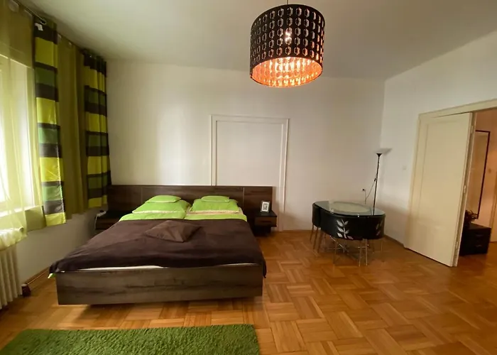 Appartement And Heart Of The