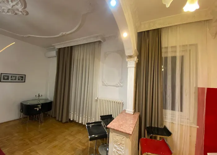 Appartement And Heart Of The *