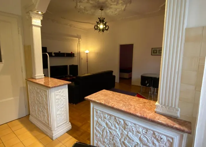 Appartement And Heart Of The