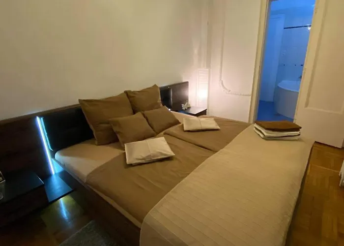 Appartement And Heart Of The