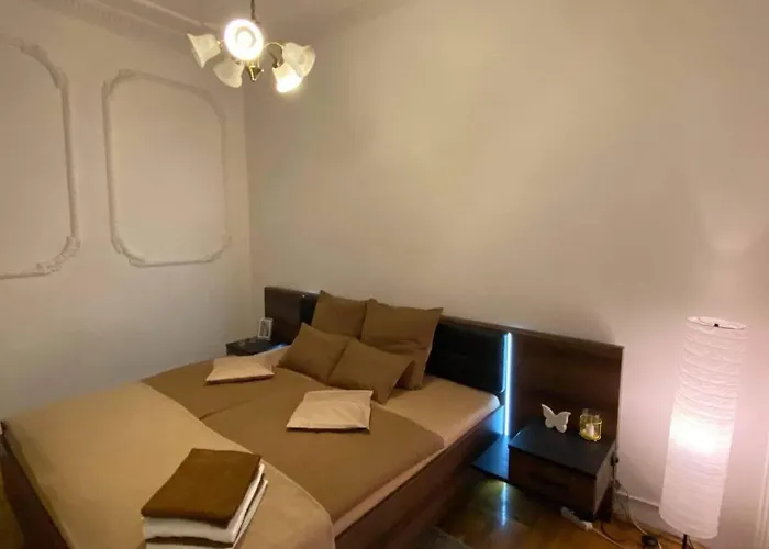 Appartement And Heart Of The