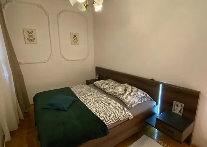 Appartement And Heart Of The