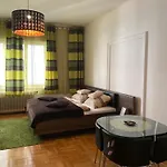 Appartement And Heart Of The *